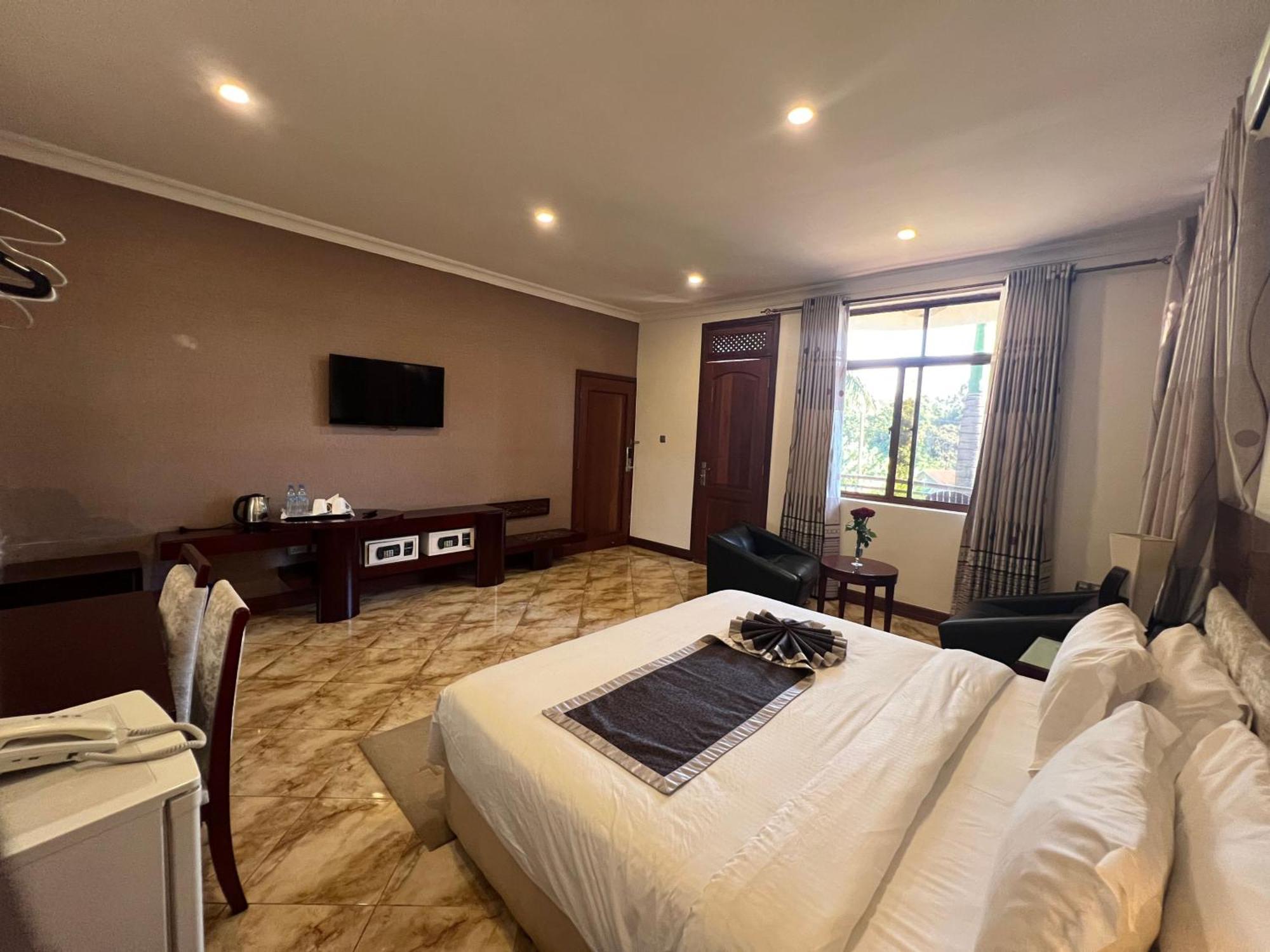 Nejobugg Palace Hotel Nkoanrua Экстерьер фото