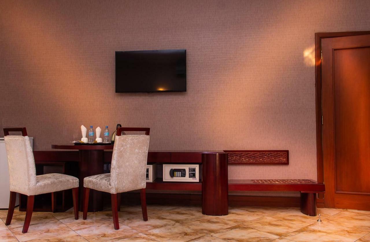 Nejobugg Palace Hotel Nkoanrua Экстерьер фото